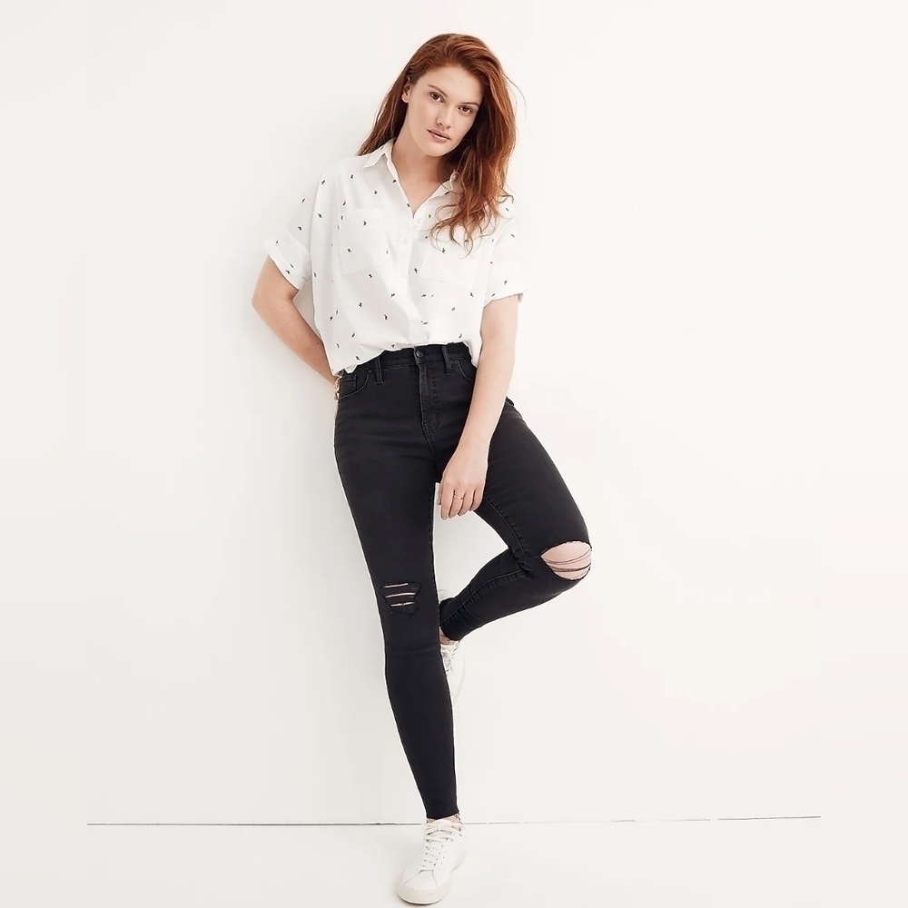 Madewell Petite 9" Mid-Rise Skinny Jeans in Black Sea